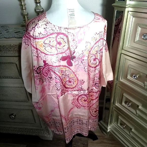 💕New Chico's Pink Paisley Poncho💕 - Picture 2 of 4